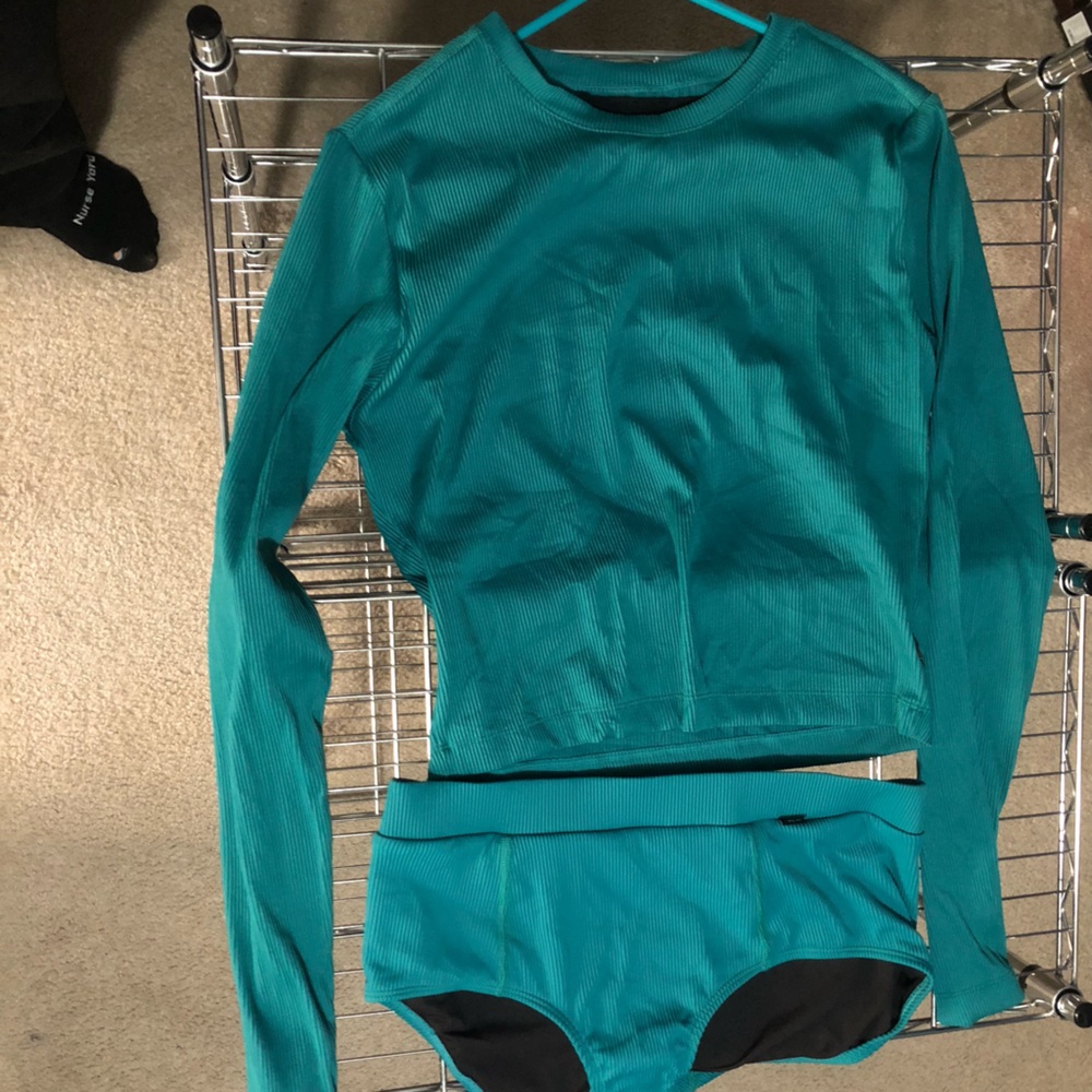 TomBoyX long sleeve swim top and bikini style bottoms. Size L green.